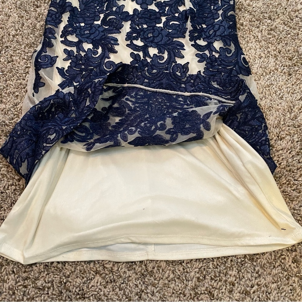 Vera Wang Navy Blue & Ivory Embroidered Lace Lined Shift Cocktail Dress Sz 4 - Picture 7 of 12